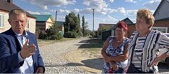 Панков с жителями следит за качеством ремонта дорог в Красноармейске