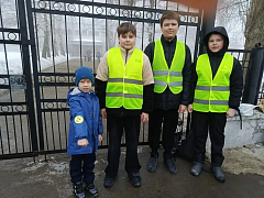 Школьники приняли участие в акции "Будь заметнее на дороге"