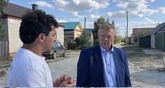 Панков с жителями следит за качеством ремонта дорог в Красноармейске