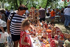 Село Золотое объединило гончаров и отметило Троицу с размахом