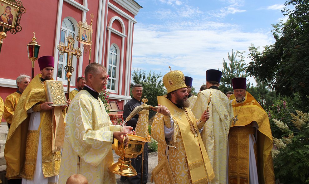 Петропавловский храм отметил свой престольный праздник