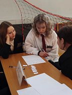 Школьники региона проверили свои знания в интеллектуальной игре "Что? Где? Когда?"