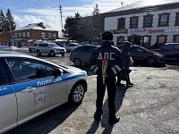 Сотрудники Госавтоинспекции по Красноармейскому району провели ежегодную акцию "Цветы для автоледи"