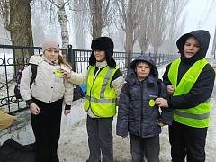 Школьники приняли участие в акции "Будь заметнее на дороге"