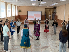 "Малая Родина -большая любовь" в Красноармейском районе продолжилась на лаборатории национального танца в Районном Дворце культуры