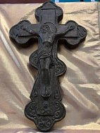 В Свято-Троицкий храм села Золотое передали семейный крест ручной работы