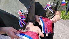 Саратовская молодежь раздала более 1000 ленточек ко Дню России