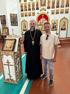 В Свято-Троицкий храм села Золотое передали семейный крест ручной работы