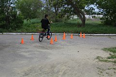 В селе Луганское школьники соревновались на велодроме